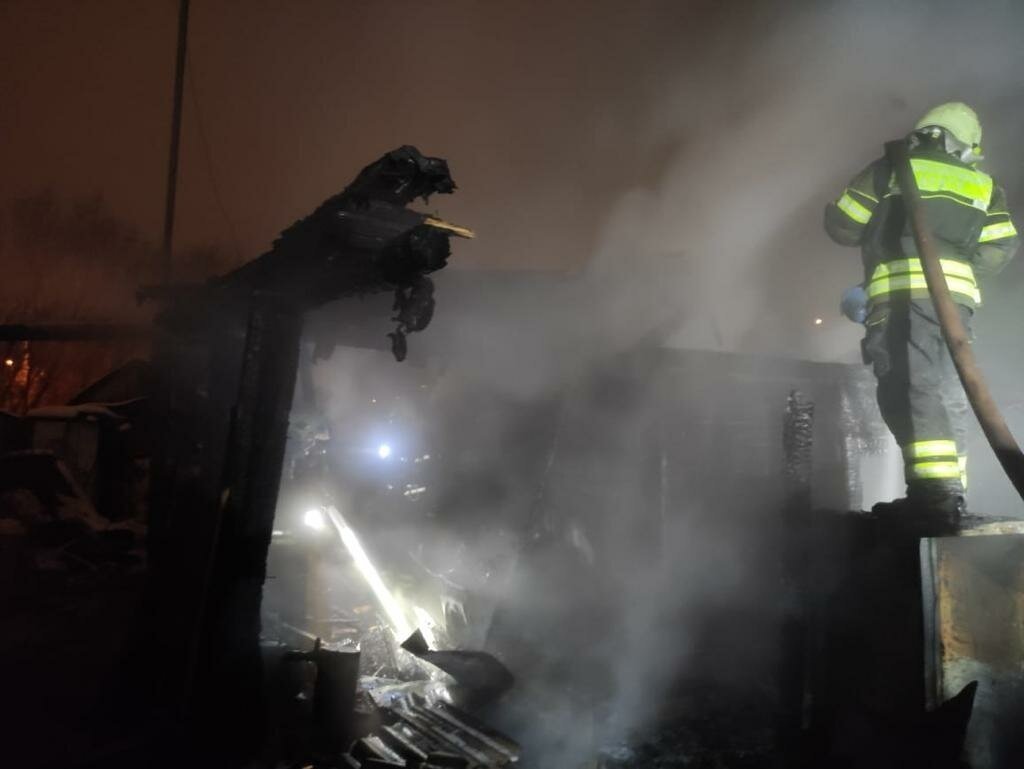 Пожар на территории мебельного цеха в Мясниковском районе