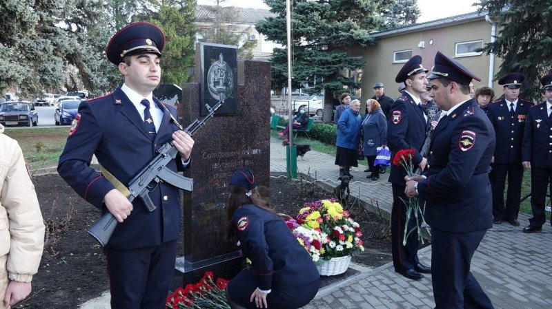В Мясниковском районе состоялось открытие монумента погибшим сотрудникам органов внутренних дел при выполнении служебных обязанностей
